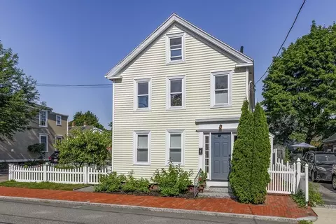 28 Dove St #2, Newburyport, MA 01950