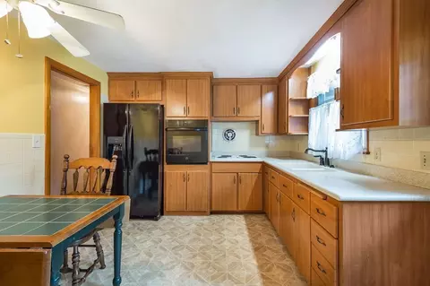 32 Mitchell Ln, Wakefield, MA 01880 photo 10