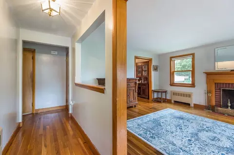 32 Mitchell Ln, Wakefield, MA 01880 photo 4