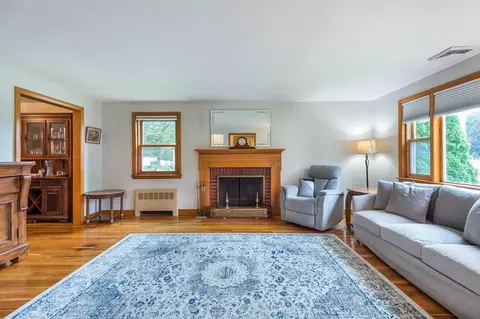 32 Mitchell Ln, Wakefield, MA 01880 photo 5