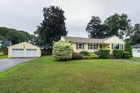 32 Mitchell Ln, Wakefield, MA 01880 photo 3