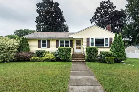 32 Mitchell Ln, Wakefield, MA 01880 photo 2