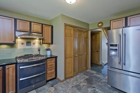 2 Pine Hill Rd, Easthampton, MA 01027 photo 17