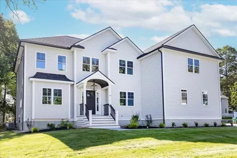 40 Lantern Ln, Burlington, MA 01803