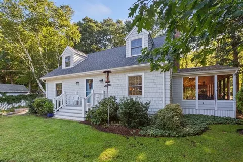 43 Woodward Ave, Gloucester, MA 01930