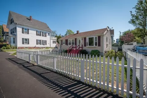 11 Green St, Gloucester, MA 01930 photo 21