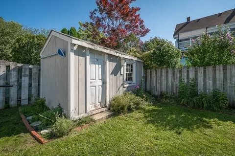 11 Green St, Gloucester, MA 01930 photo 5
