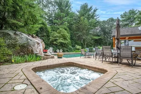 29 Manomet Rd, Sharon, MA 02067 photo 3