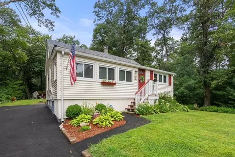 66 School St, Plainville, MA 02762