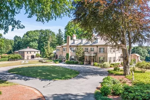 59 Walnut Rd, Wenham, MA 01984