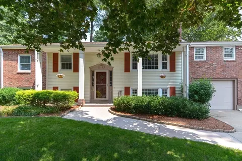 12 Brushwood Hill Rd, Franklin, MA 02038