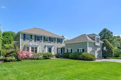 8 Riverside Dr, Marblehead, MA 01945