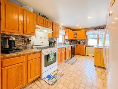31 Warburton St, Fall River, MA 02720 photo 28