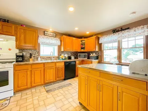 31 Warburton St, Fall River, MA 02720 photo 27