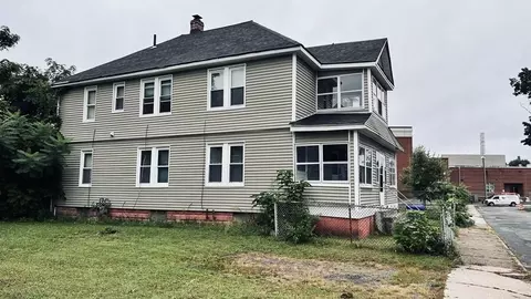 73-75 Melrose St, Springfield, MA 01109 photo 3