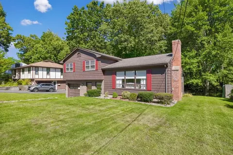109 Pinecrest Dr, Springfield, MA 01118 photo 3