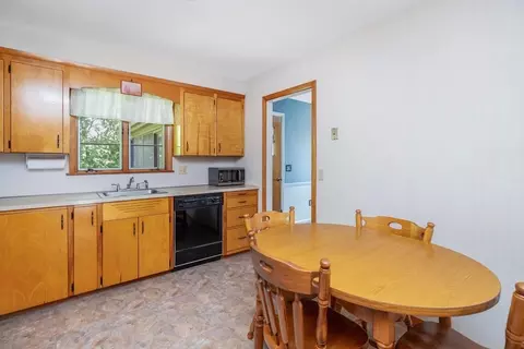 109 Pinecrest Dr, Springfield, MA 01118 photo 6