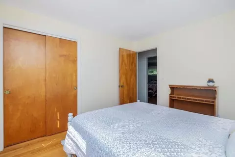 109 Pinecrest Dr, Springfield, MA 01118 photo 28