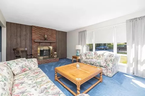 109 Pinecrest Dr, Springfield, MA 01118 photo 9