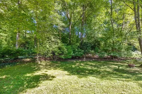 109 Pinecrest Dr, Springfield, MA 01118 photo 37