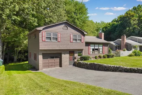 109 Pinecrest Dr, Springfield, MA 01118 photo 2