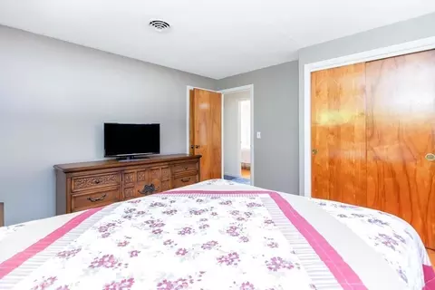 109 Pinecrest Dr, Springfield, MA 01118 photo 23