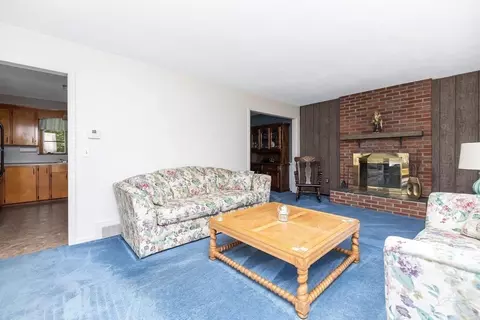 109 Pinecrest Dr, Springfield, MA 01118 photo 12