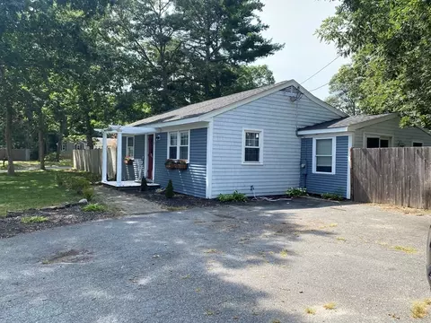 21 Mashpee Neck Rd, Mashpee, MA 02649 photo 2