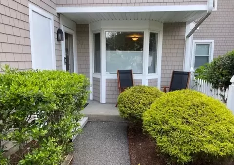 80 Harbourside Rd #80, Quincy, MA 02171