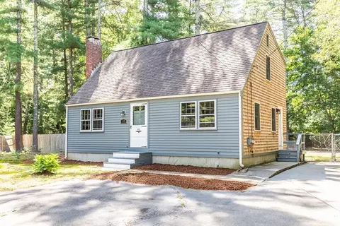 112 Plymouth St, Halifax, MA 02338