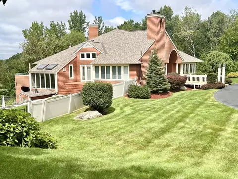 4 Spickett Valley Dr, Atkinson, NH 03811 photo 2