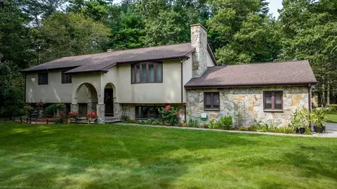 19 Beechwood Dr, Acushnet, MA 02743
