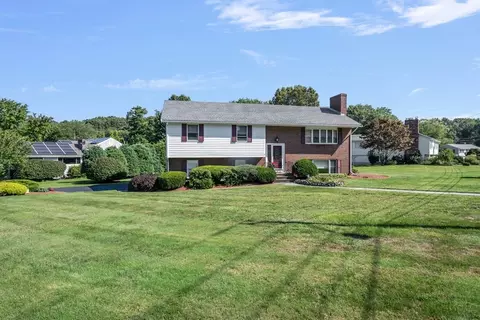2 Belford Cir, Woburn, MA 01801
