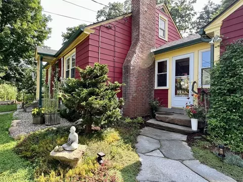 19 Birch St, Greenfield, MA 01301