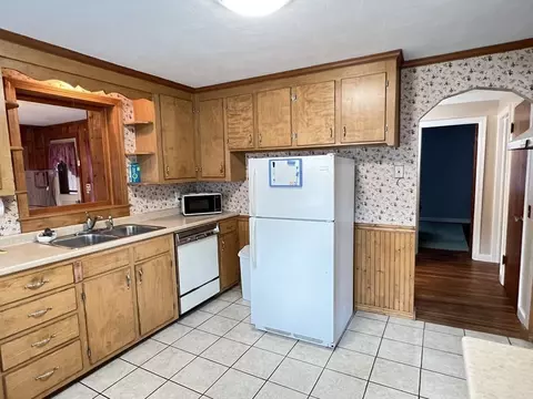 290 Hartwick St, Springfield, MA 01108 photo 7