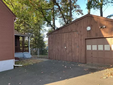 290 Hartwick St, Springfield, MA 01108 photo 3