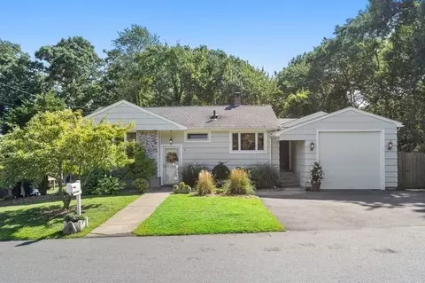 11 Pyburn Ave, Salem, MA 01970