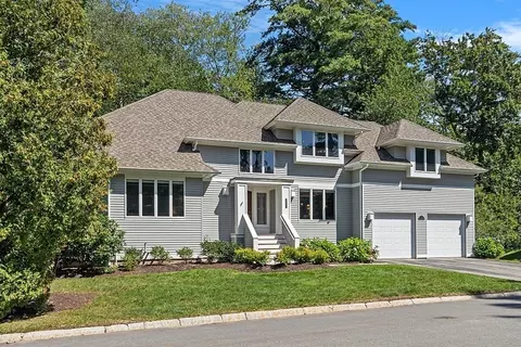 7 Cape Ann Cir, Ipswich, MA 01938