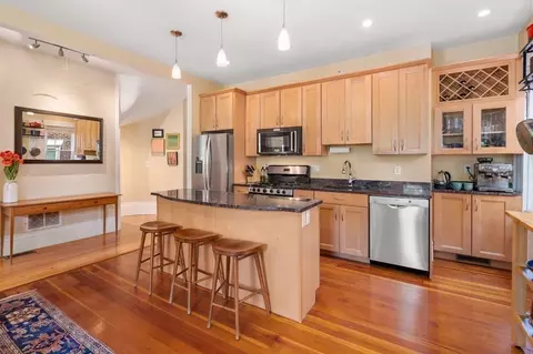 301 Broadway #1, Cambridge, MA 02139