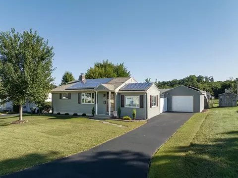 39 Rita St, Springfield, MA 01118