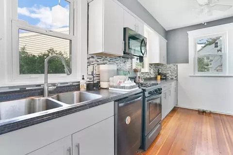 19 Edendale St, Springfield, MA 01104 photo 8
