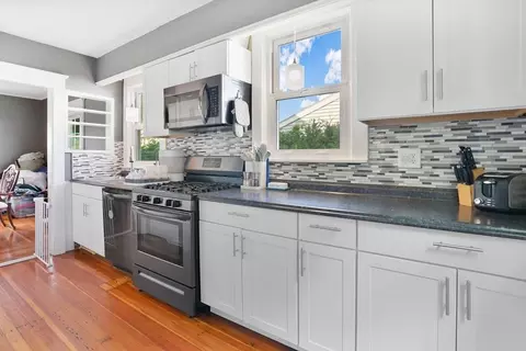 19 Edendale St, Springfield, MA 01104 photo 6