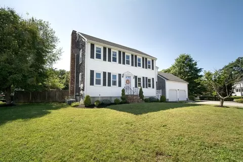 5 Icehouse Woods Ln, Rockland, MA 02370