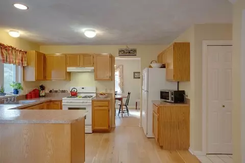 4 Carbone Cir, Maynard, MA 01754 photo 7
