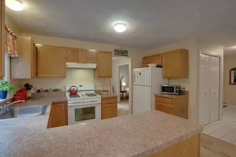 4 Carbone Cir, Maynard, MA 01754 photo 8