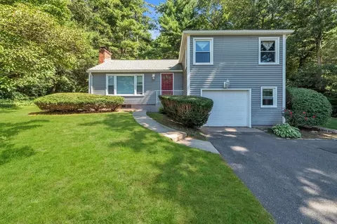 107 Fernwood Dr, East Longmeadow, MA 01028