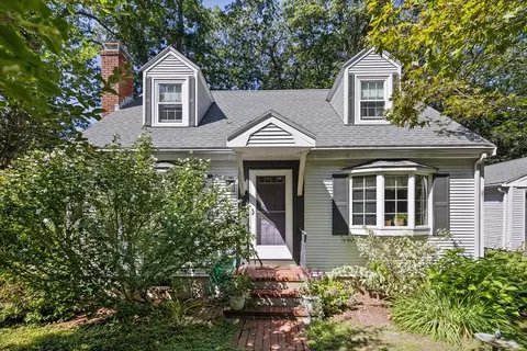 6 Gerry Ln, Wakefield, MA 01880