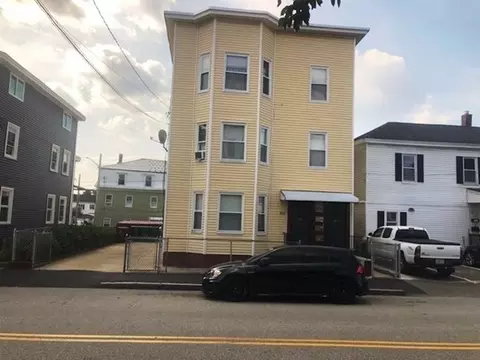 821-823 Central St, Lowell, MA 01852