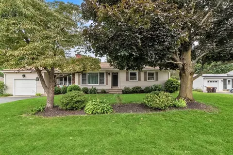 28 Maynard St, Agawam, MA 01030