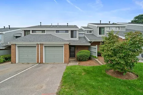 9 Orangewood Dr #9, Stoughton, MA 02072